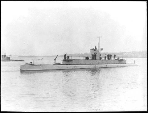 The USS G-1, Simon Lake's first submarine built for the US Navy, 1912 